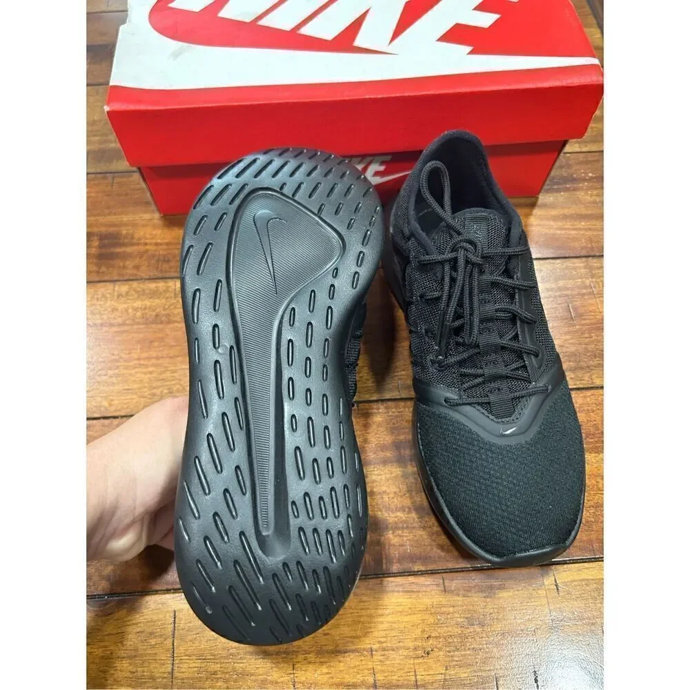 NIKE women size 6.5